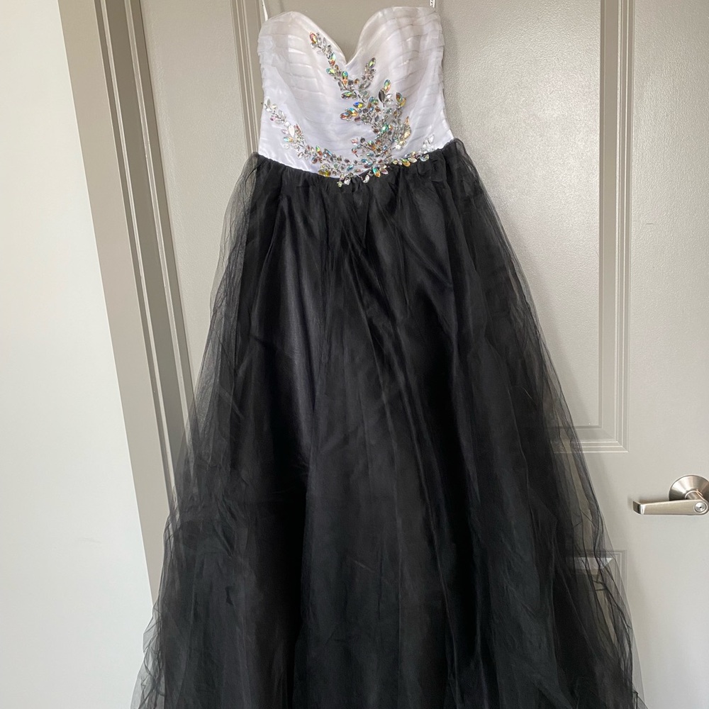 Masquerade Black and White Formal Dress - Wedding / Prom / Homecoming / Pageant